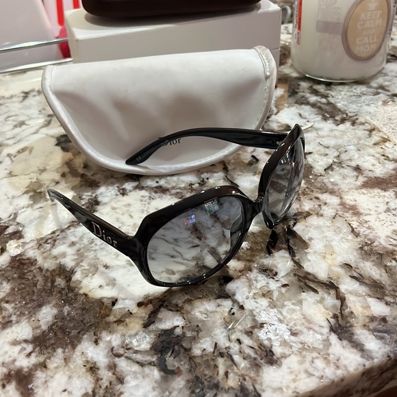 Preloved oversized dior sunglasses - Picture 5 of 7